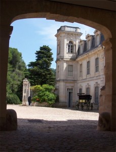 Cour du Château d'Espeyran