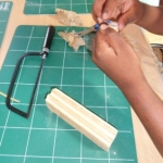 Roseaux, scies, couteaux et entraînement